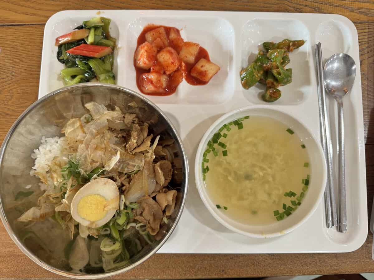 韓国のお友だちと挨拶を交わして交流する子どもたち
