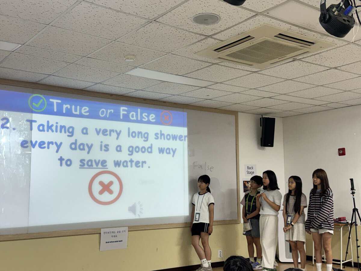 朝の授業に元気に参加する子どもたちの様子
