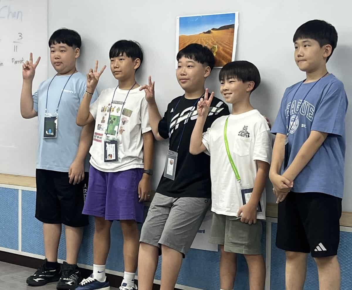 ホテルタイムで韓国の友達と交流する子どもたち