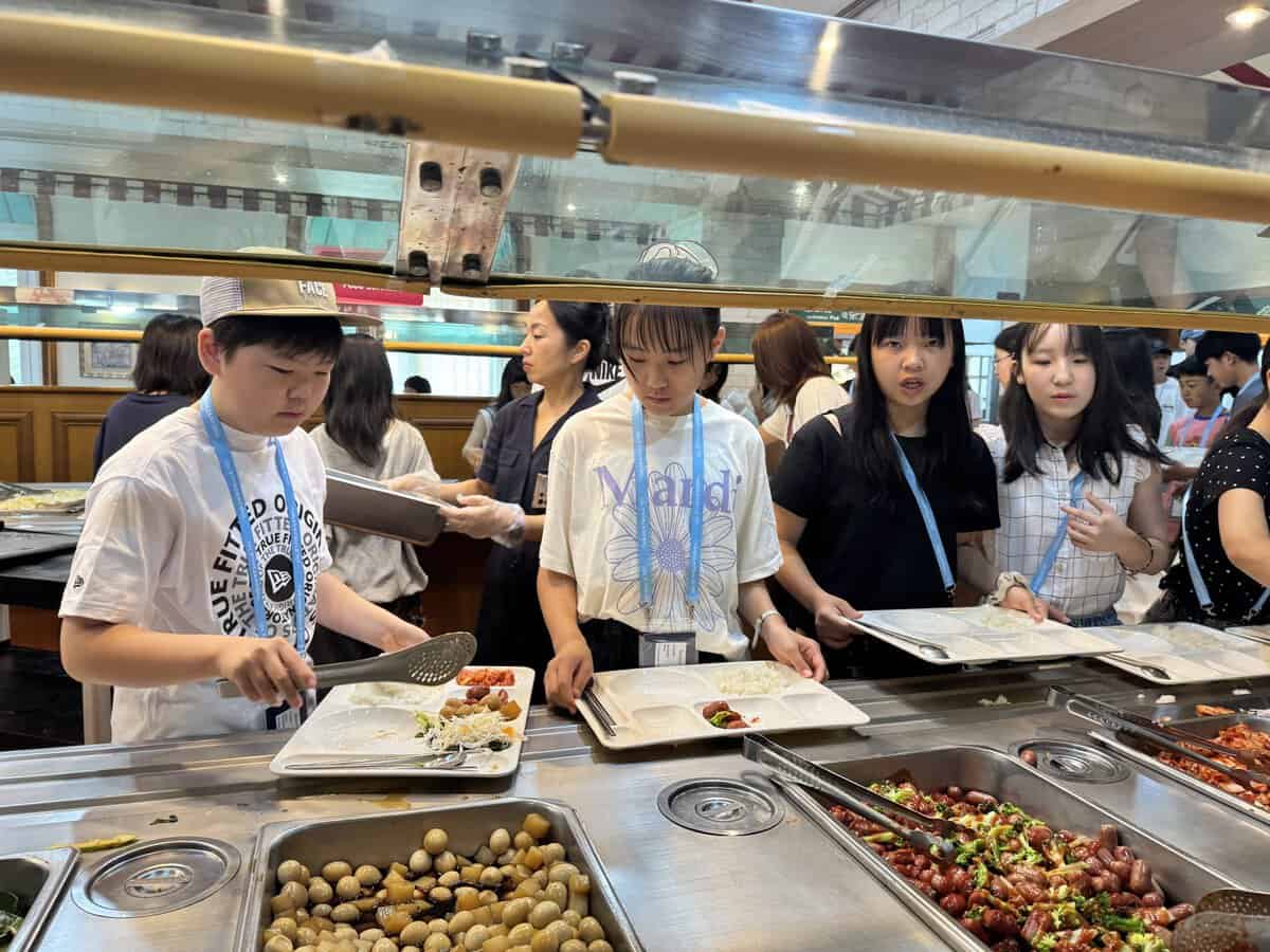 朝の身支度を終えて元気に過ごす子どもたち