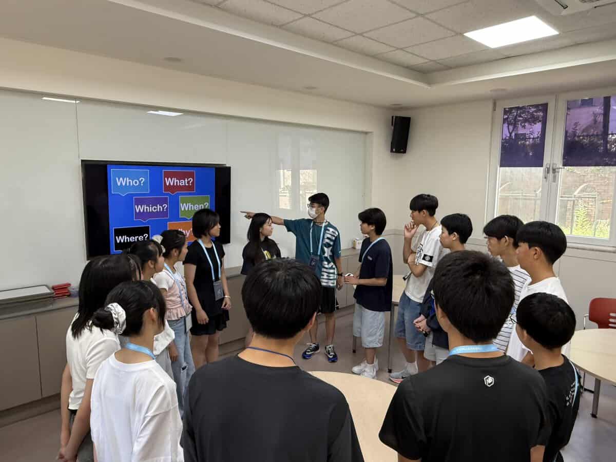 フリーズダンスで元気に体を動かす子どもたち